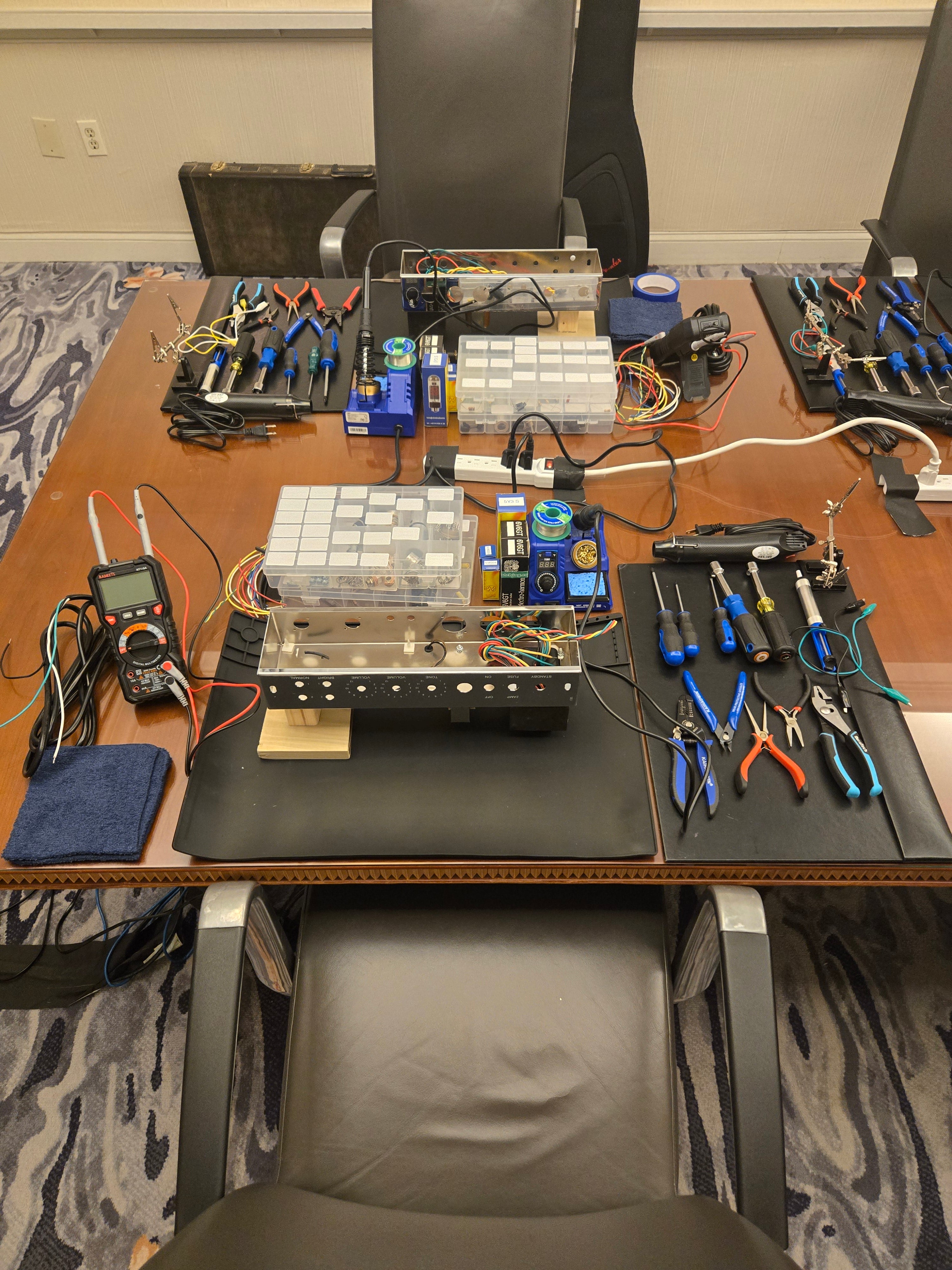 Build an amp with ANDY WOOD! - Amp Building Class - 5F1 Tweed Champ Style Tube Amp!