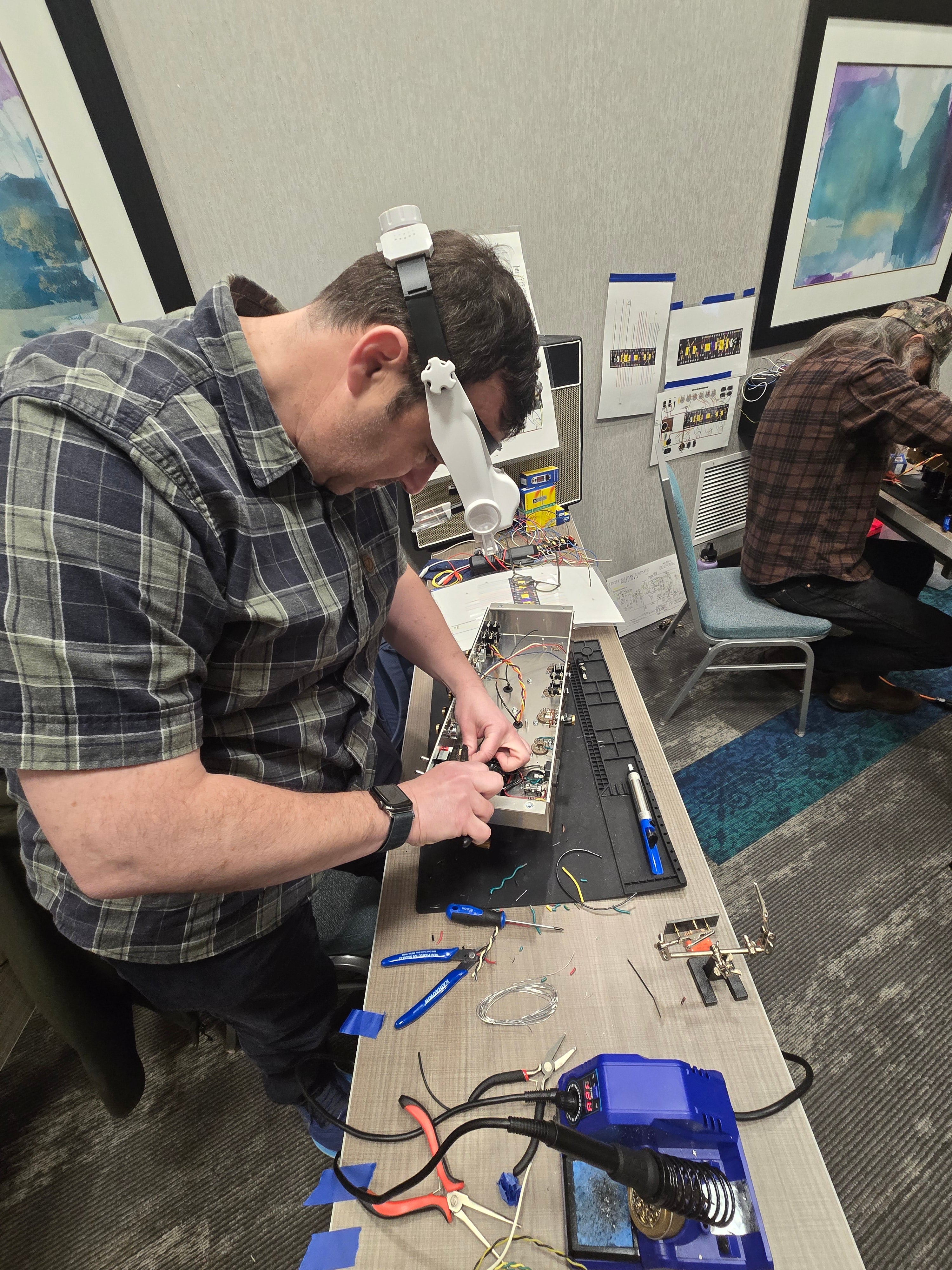 Build an amp with ANDY WOOD! - Amp Building Class - 5F1 Tweed Champ Style Tube Amp!